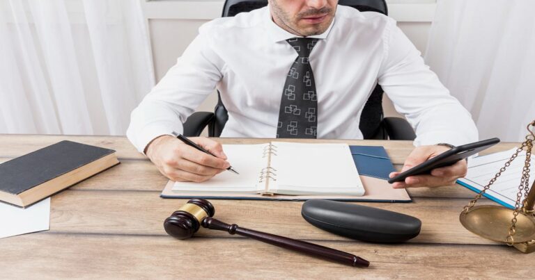 What Does a Civil Litigation Lawyer Do? A Complete Guide